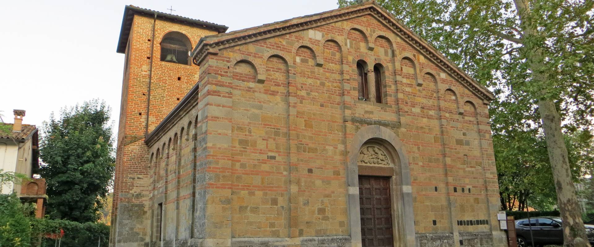 Pieve di San Biagio (Talignano, Sala Baganza) - facciata e lato nord 2 2019-09-16 foto di Parma198